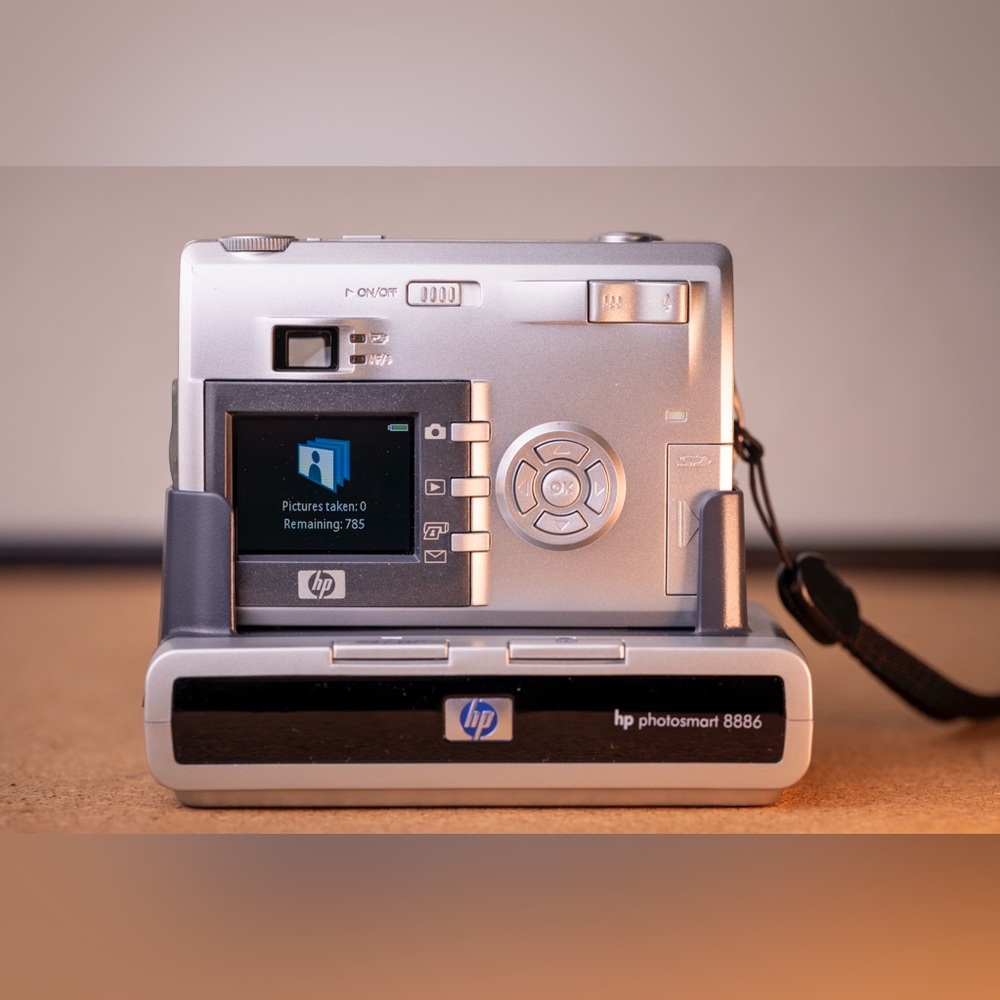 Hewlett Packard PhotoSmart 935 5.3MP 21x Zoom Digital Camera - Picture 10 of 11